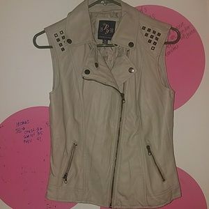 Sleeveless Faux leather jacket 😎